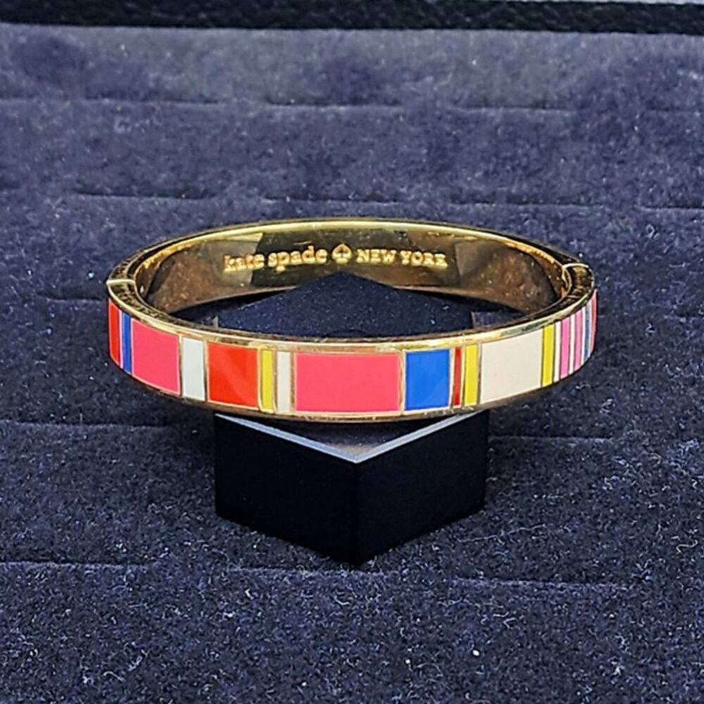 Kate Spade Gold Tone How Charming Enamel Bangle Bracelet - Picture 2 of 6